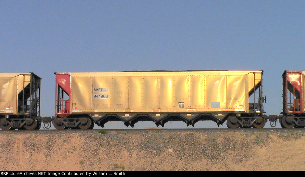 WB Unit Loaded Hooper Frt at Erie NV W-Pshr -66